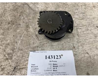 Cummins CENTURY CLASS 112 Engine Oil Pump for a Freightliner CENTURY CLASS 112