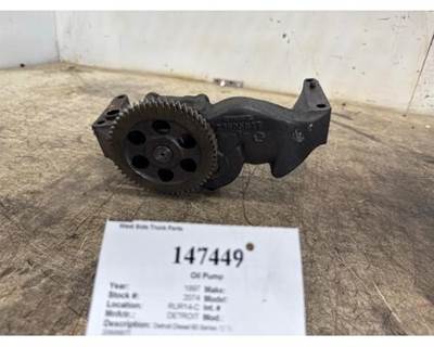 Detroit 23505877 Engine Oil Pump for a Freightliner CLASSIC XL
