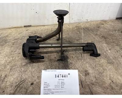Detroit 23505877 Engine Oil Pump for a Freightliner COLUMBIA 120