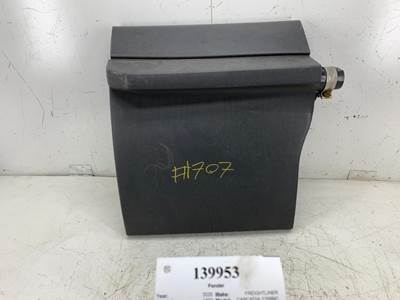 Freightliner A22-75744-001 Right Fender for a Freightliner CASCADIA 125BBC