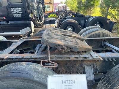 Fontaine SLTPL6000 Fifth Wheel for a Volvo VNL