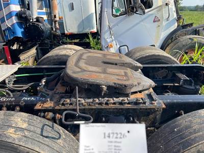 Fontaine SLTPL6000 Fifth Wheel for a Freightliner CASCADIA