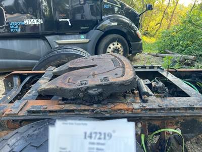 Fontaine SLTPL7000 Fifth Wheel for a International 8600