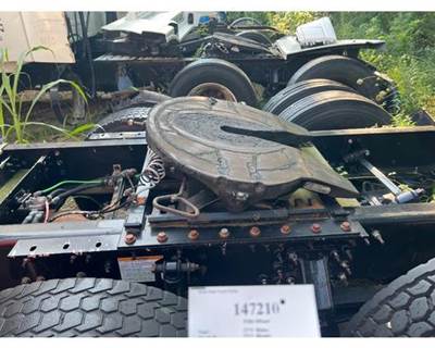 Holland XA-351-A-80-L-P Fifth Wheel for a Volvo VNL