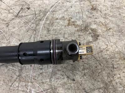 Mack 22378580 Fuel Injector for a Mack CH612