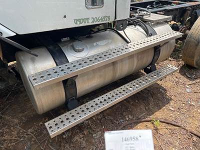 Freightliner A03-27232-180 Left Fuel Tank for a Freightliner COLUMBIA 120