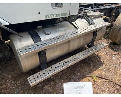 Freightliner A03-27232-180 Left Fuel Tank for a Freightliner COLUMBIA 120