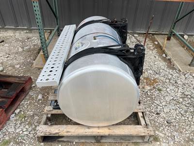 Freightliner A03-28842-151 Right Fuel Tank for a Freightliner COLUMBIA 120