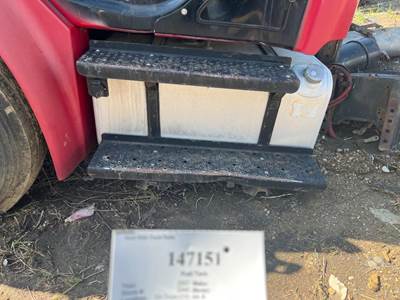 Freightliner A03-35654-200 Left Fuel Tank for a Freightliner M2 106