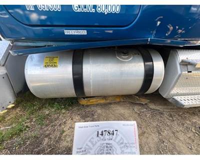 Freightliner A03-41356-039 Right Fuel Tank for a Freightliner CASCADIA