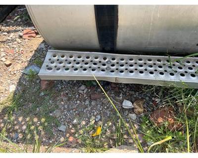 International 3510760C95 Left Fuel Tank for a International 9400