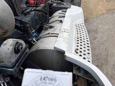 Kenworth K86-1103RBL1104B0 Left Fuel Tank for a Kenworth T680