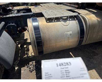 Mack 21563542 Right Fuel Tank for a Mack CXU612