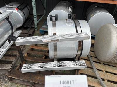 Mack Vision CXN613 Left Fuel Tank for a Mack CXN613