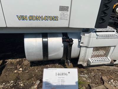 Volvo 21161051 Left Fuel Tank for a Volvo VNL