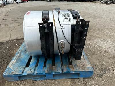 Volvo 21172563 Right Fuel Tank for a Volvo VNL