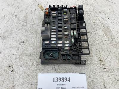 Freightliner A06-24478-002 Fuse Box for a Freightliner CENTURY CLASS 120