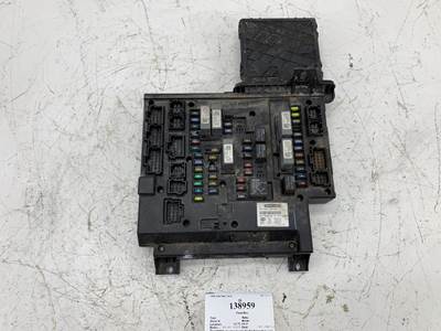Freightliner A06-75981-002 Fuse Box for a Freightliner CASCADIA 125BBC