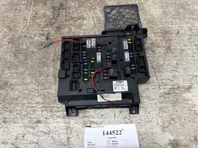 Freightliner A06-75981-002 Fuse Box for a Freightliner CASCADIA 126