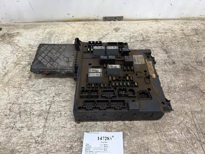 Freightliner A06-75981-003 Fuse Box for a Freightliner CASCADIA