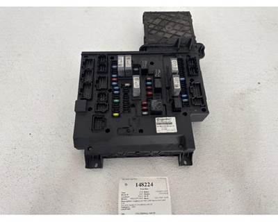Freightliner A06-75981-004R Fuse Box for a Freightliner CASCADIA