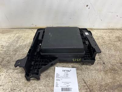 Freightliner A06-90283-000 Fuse Box for a Freightliner CASCADIA 126