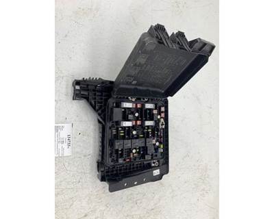 Freightliner A06-90283-000 Fuse Box for a Freightliner CASCADIA 125BBC