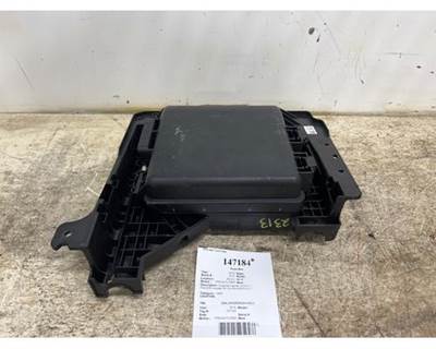 Freightliner A06-90283-000 Fuse Box for a Freightliner CASCADIA 126