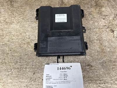 Freightliner A06-95632-000 Fuse Box for a Freightliner CASCADIA 126