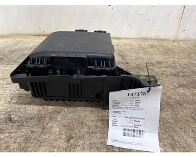 Freightliner A66-22300-000 Fuse Box for a Freightliner CASCADIA 126