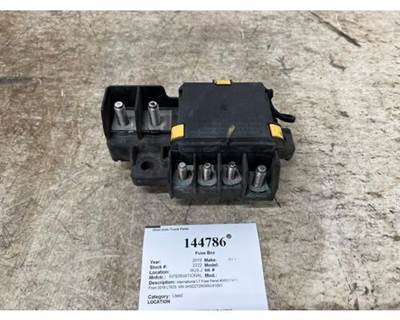 International 4088279F92 Fuse Box for a International LT625