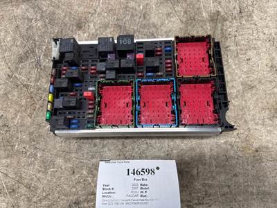 Paccar P27-1297-0101 Fuse Box for a Kenworth T880