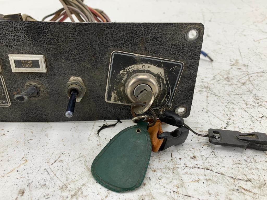 1986 Kenworth K1764282 Ignition Switch for a Kenworth W900 For Sale
