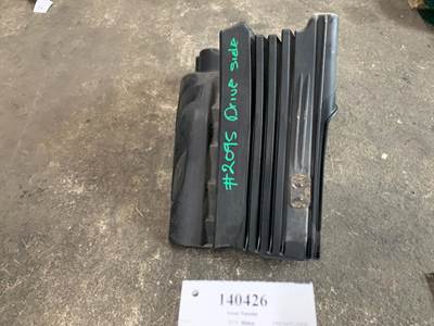 Freightliner 22-60987-000 Left Inner Fender for a Freightliner CASCADIA 125BBC