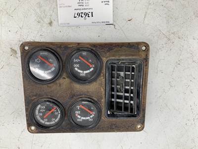 Freightliner 22-32029-004 Instrument Panel Cluster for a Freightliner FLD112