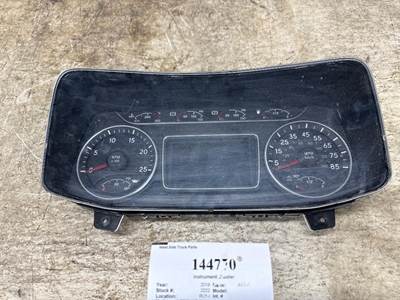International 4093454C1 Instrument Panel Cluster for a International LT625
