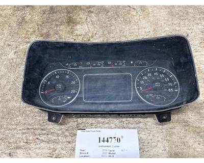 International 4093454C1 Instrument Panel Cluster for a International LT625