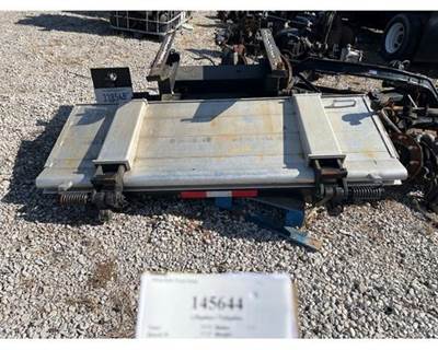 Leyman LHLP3500G-8060CS 3500 Capacity Liftgate for 2015 Freightliner M2 106