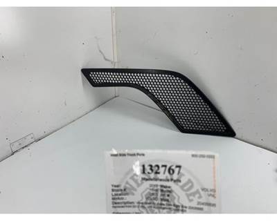 Used Volvo Hood Air Intake Vent Right, Part # 20435695, fits Volvo VNL