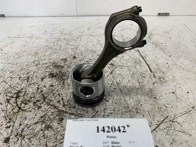 Cummins MV607 Piston / Rod for a International MV607