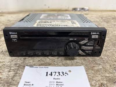 Freightliner A22-74389-000 Radio for a Freightliner CASCADIA 126