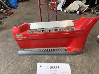 Freightliner 22-61126-001 Right Fairing for a Freightliner CASCADIA 125BBC