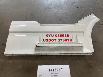 Volvo 82488537 Fairing for a Volvo VNL