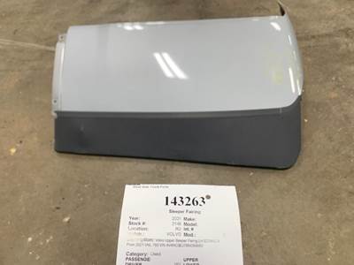 Volvo 82745124 Left Sleeper Fairing for a Volvo VNL