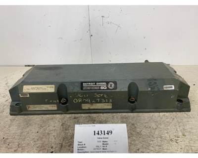 Detroit 23527765 Valve Cover for a Freightliner COLUMBIA 120