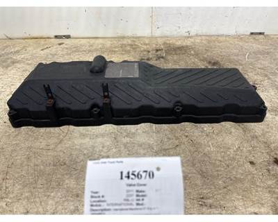 International 1855490C3 Valve Cover for a International DuraStar 4300