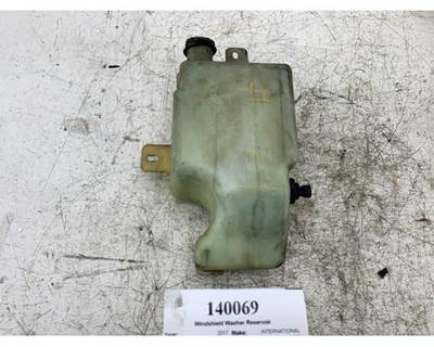 International 4400 Windshield Washer Reservoir for a International 4400 LP