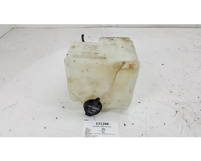 INTERNATIONAL Windshield Washer Reservoir  468885C91
Removed from 1988 S2300