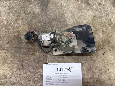 Mack 84724206 Windshield Wiper Motor for a Mack CXU612