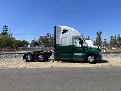 Freightliner Cascadia 125 Tri Axle Cab & Chassis Truck